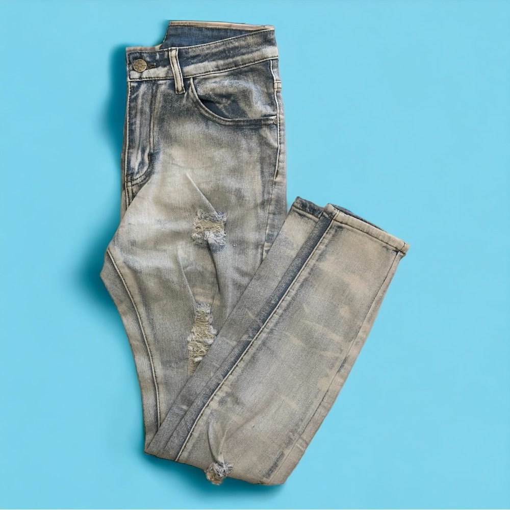 NWOT men’s rip torn slim fit jeans